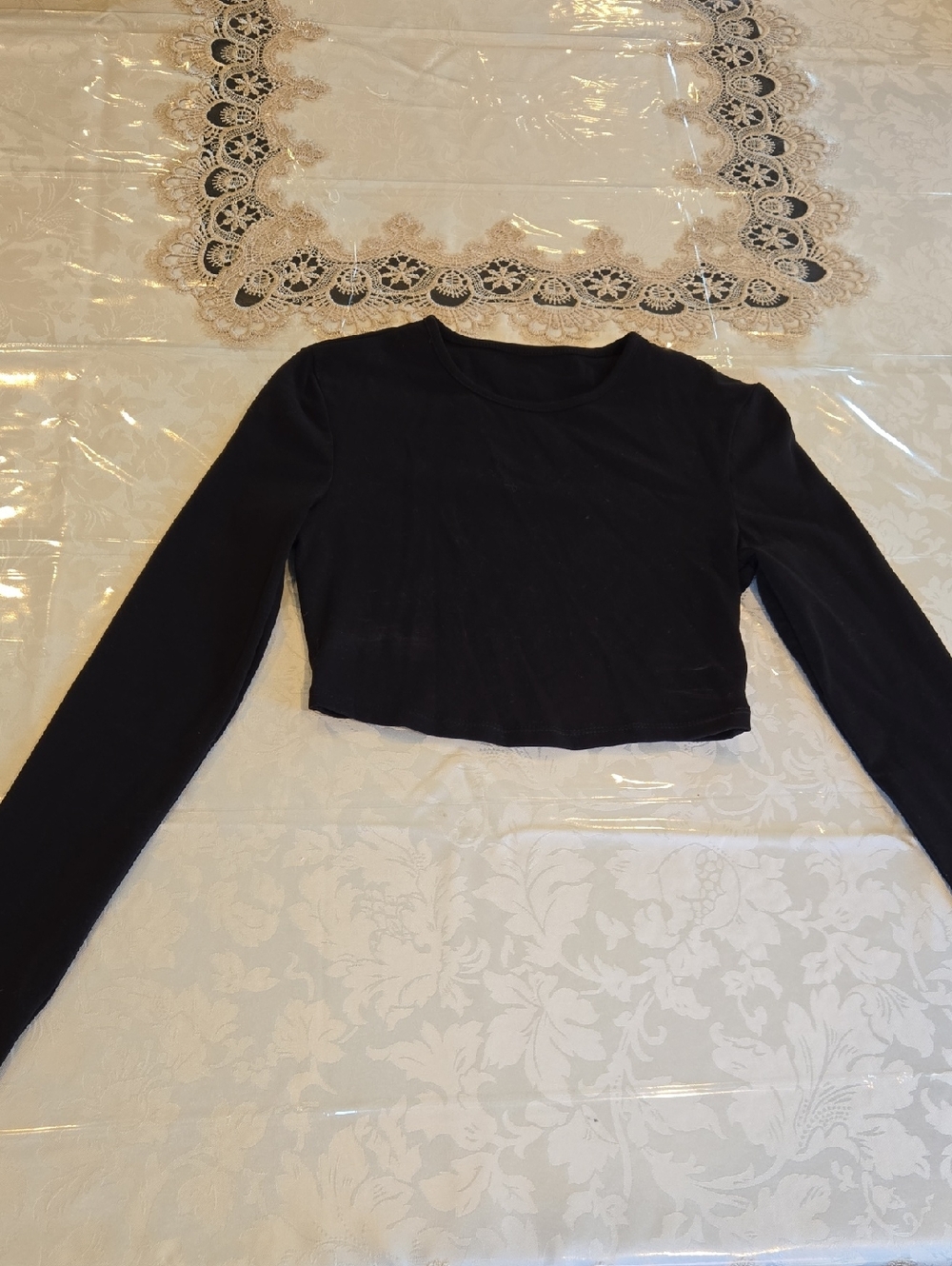 Women's Black Long-Sleeve Cropped Top - Classic Everyday Tee